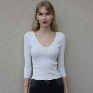 Nice fitted white top! Small